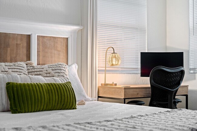 Building Photo - 6 Palmetto Dr