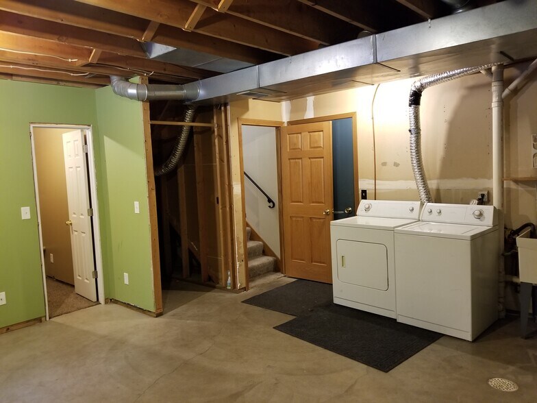 Building Photo - 220 Leighton Dr