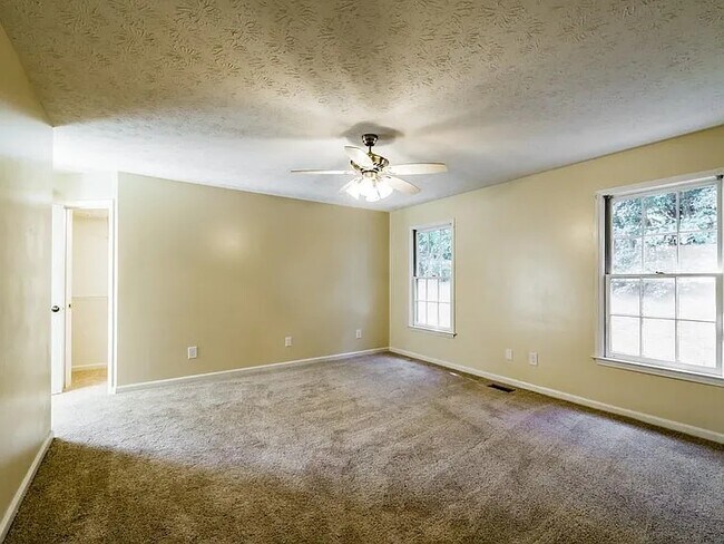 Building Photo - 4947 Clubgreen Summit