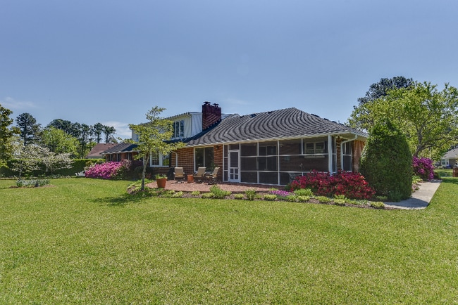 Building Photo - 4241 Rivercliff Crescent W