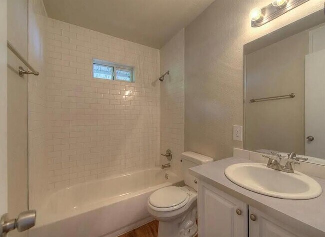 Building Photo - 1124 Gardner Rd