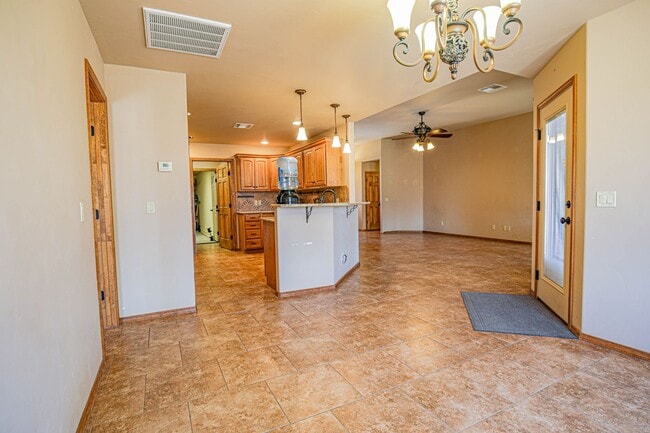 Building Photo - Beautiful 4 Bedroom/2 Bath Home