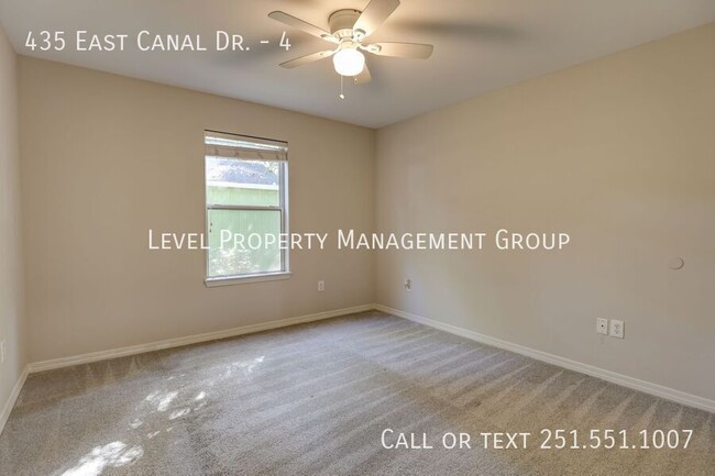 Building Photo - Unit 4 2BD 2B available 3/10!