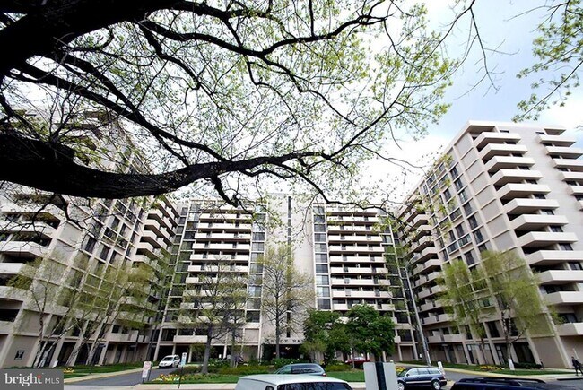 Building Photo - 4141 Henderson Rd
