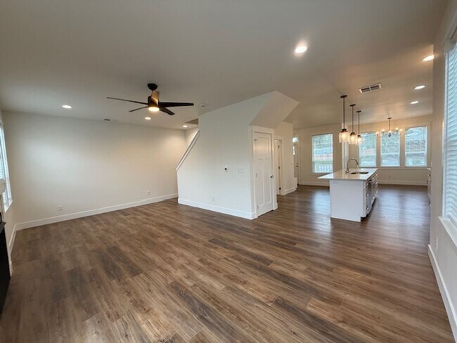 Building Photo - New Construction 4-bedroom 4 Bath Dundee OR 97115