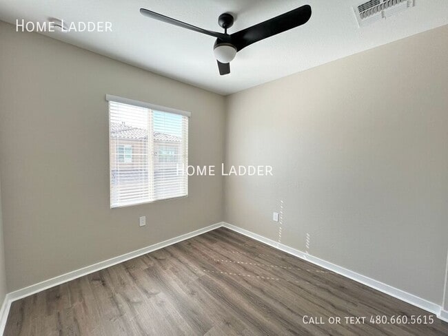 Building Photo - 779 E Doral Ave