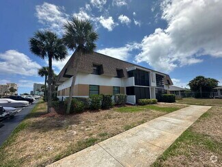 Building Photo - 2 bedroom, 2 bathroom condo across from th...