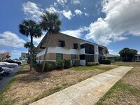 Building Photo - 2 bedroom, 2 bathroom condo across from th...