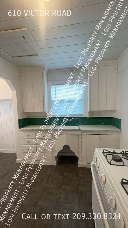 Building Photo - 610 E Victor Rd