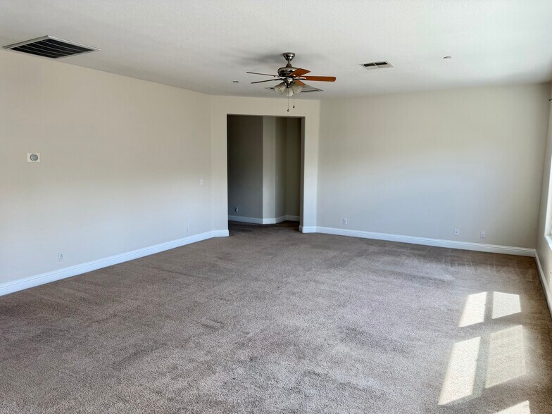 Building Photo - 1021 Fairmont Ct