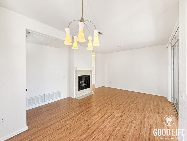 Building Photo - Upgraded 2B/2BA With AC, Washer/Dryer, & Private Patio!