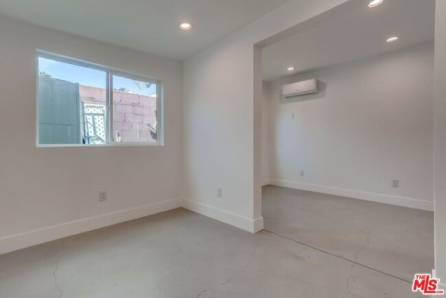 Building Photo - 1151 S Highland Ave