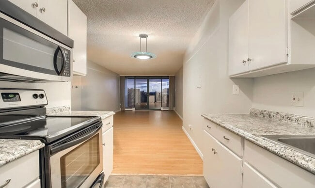 Building Photo - 550 E 12th Ave