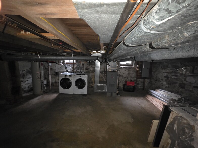 Building Photo - 24 Main St