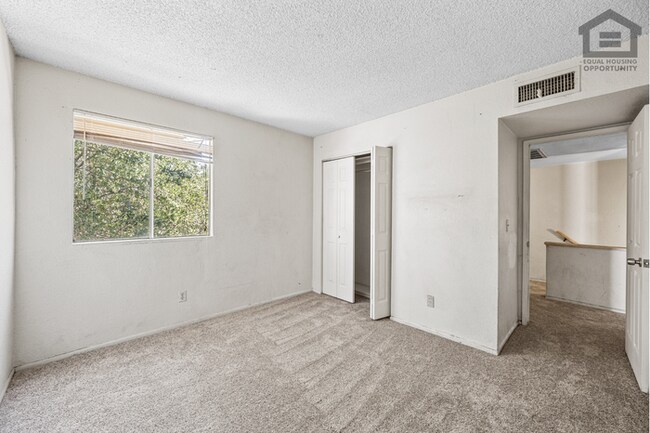 Building Photo - 2Bed/1.5Bath Ground Floor Townhouse at Glendale Ave/27th Ave! Ready for Immediate Move-In! -- GAR...