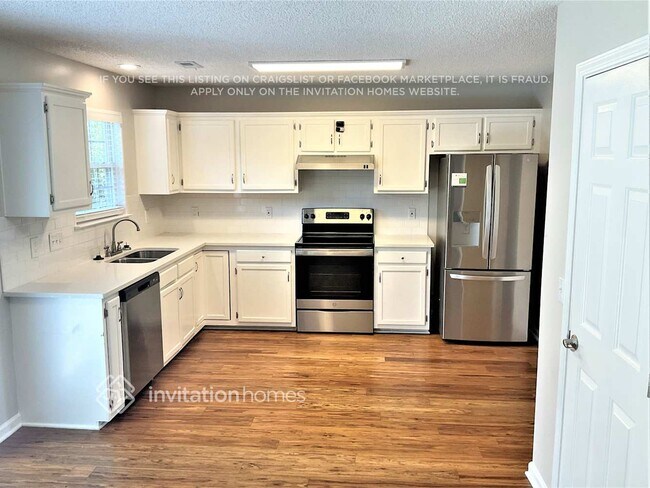 Building Photo - 2384 Saguaro Ln