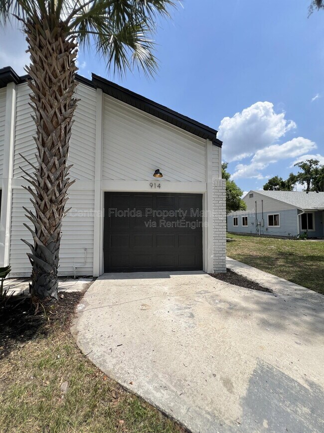 Building Photo - 914 Robinhood Ct