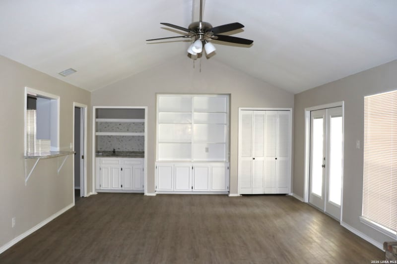 Building Photo - 13811 Brook Hollow Blvd