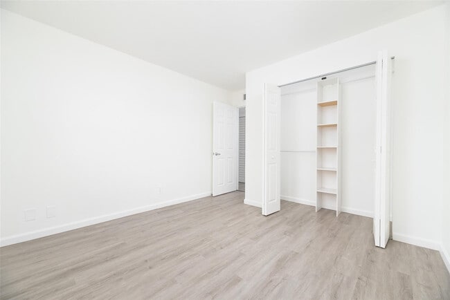 Building Photo - 1401 NE 17th Ct