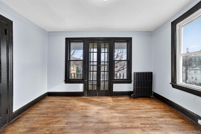 Building Photo - 364 Ashford Ave