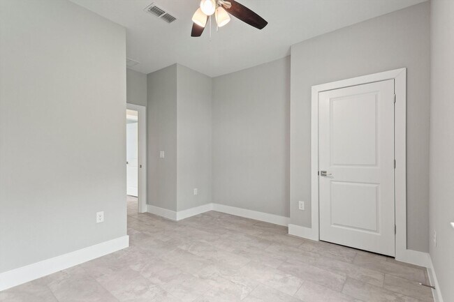 Building Photo - ONE MONTH FREE RENT! Modern, energy effici...