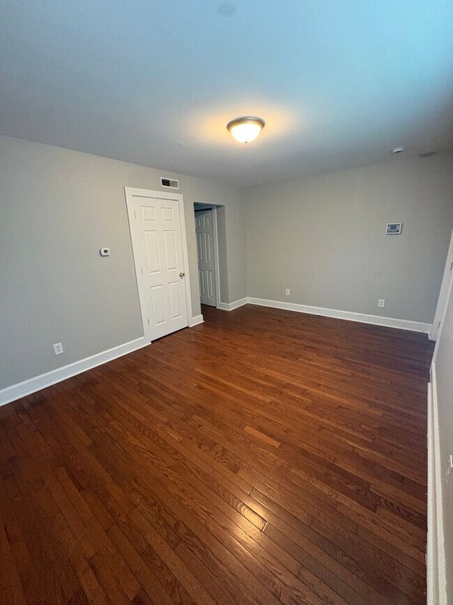 Building Photo - Adorable 1 Bedroom home Fountain Square