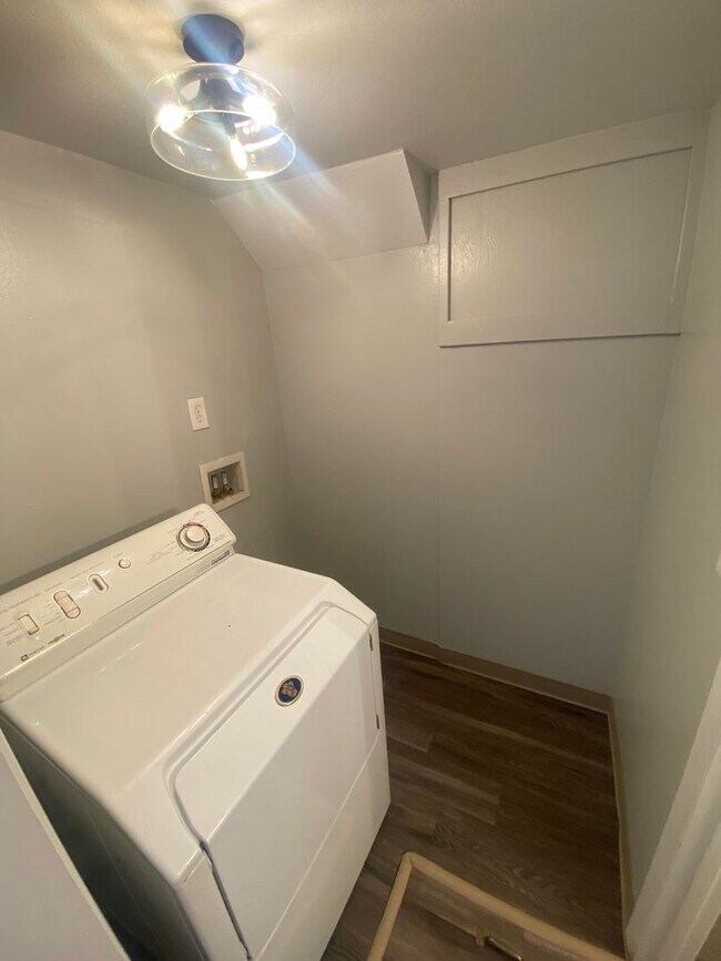 Building Photo - Renovated 3 bed, 2.5 bath Townhome in Aurora