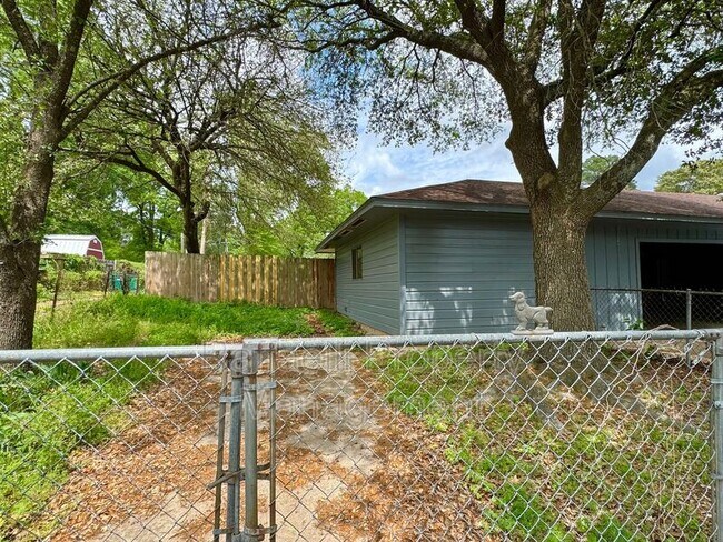 Building Photo - 3901 Wood St