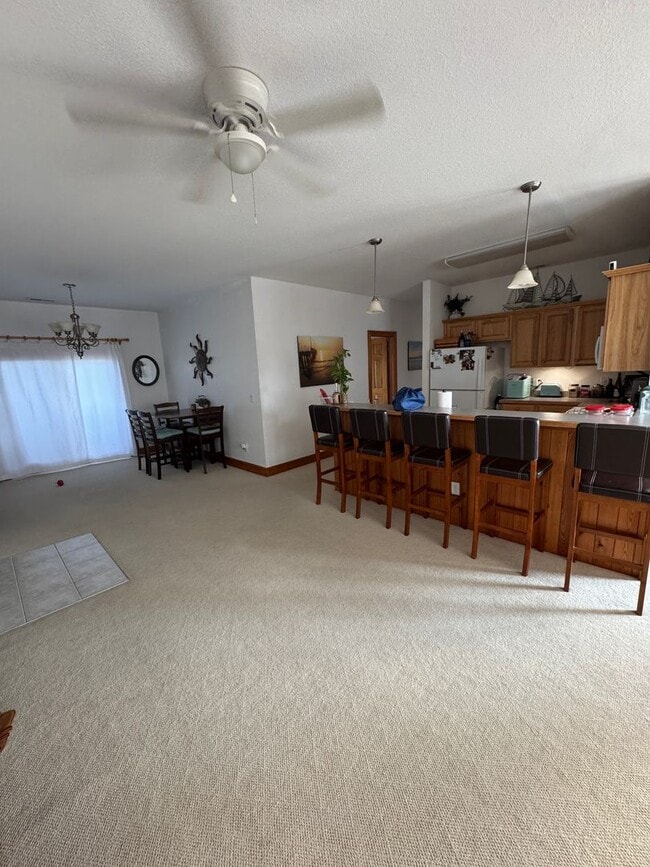 Building Photo - Top Floor Condo with Stunning Sound Views