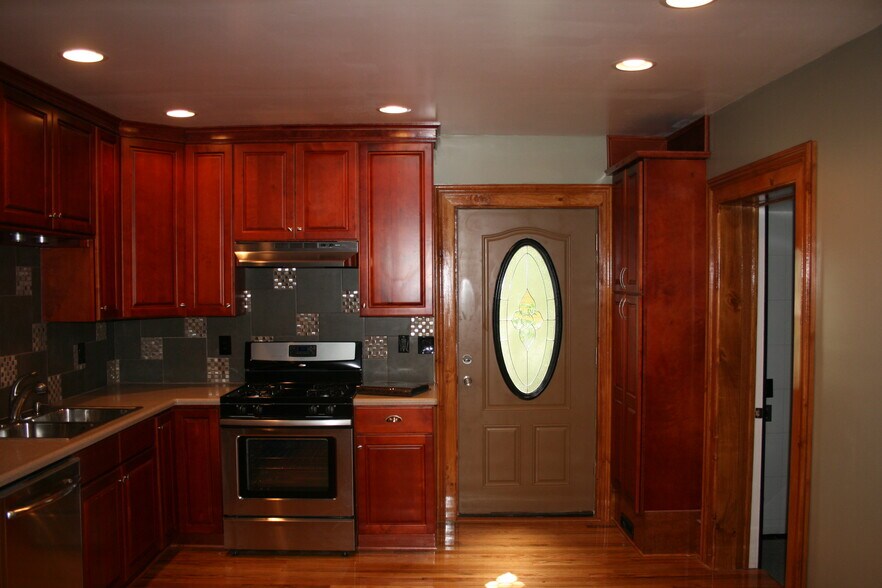 Building Photo - 196 Bristol St