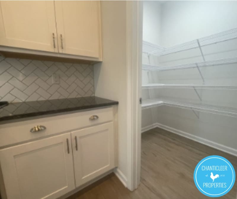 Building Photo - 112 Hoyne Way