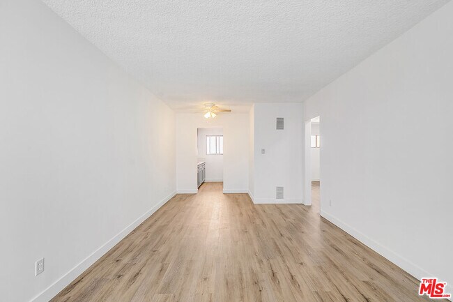 Building Photo - 1812 N Gramercy Pl