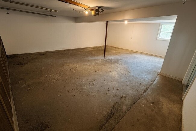 Building Photo - 4067 Klepinger Rd