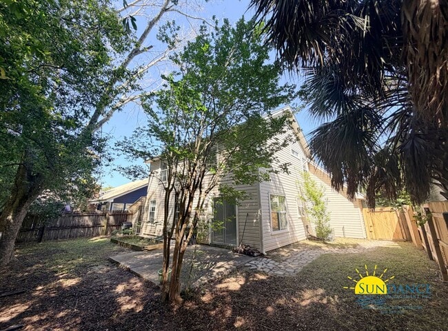 Building Photo - Spacious 4-Bedroom Cul-de-Sac Home Near Eglin AFB & Hurlburt Field!