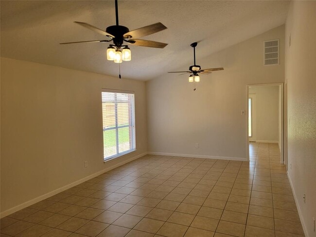 Building Photo - 22511 Market Square Ln