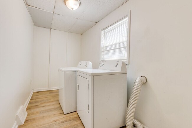 Building Photo - 215 Millbridge St