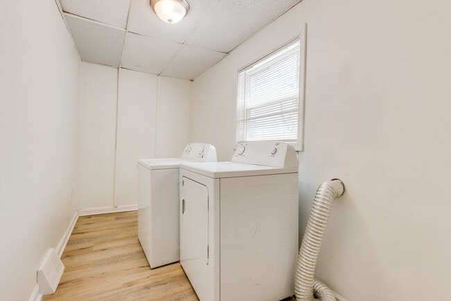 Building Photo - AVAILABLE August 2026 - Beautiful 2+ Bedroom Home w/ Updates Throughout!