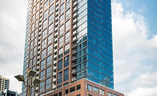 Building Photo - 600 N Wells St