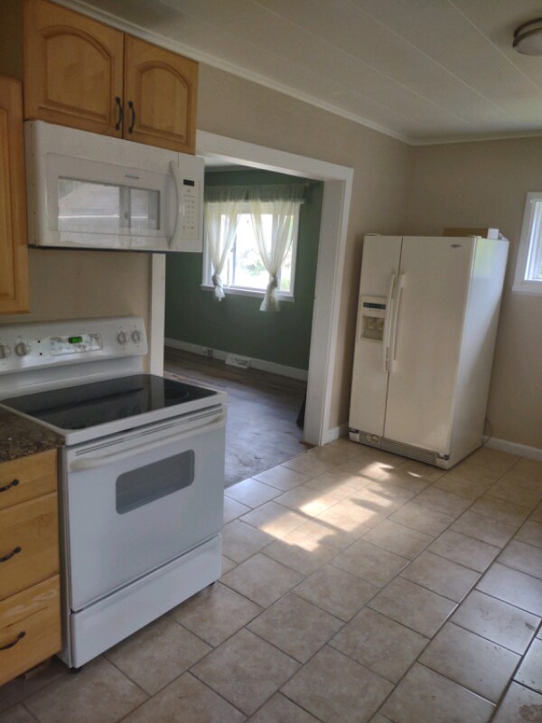 Building Photo - 105 Maher St