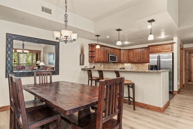 Building Photo - 2905 Mountaineer Cir