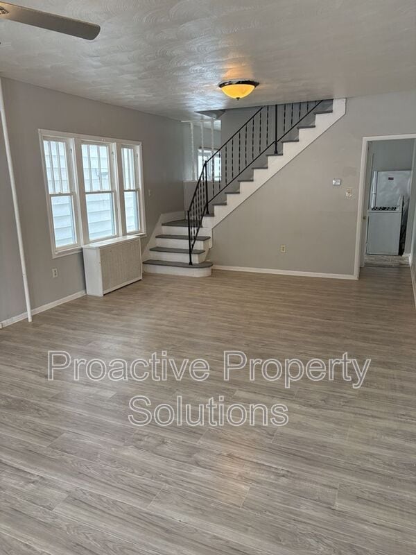 Building Photo - 27 Edison St