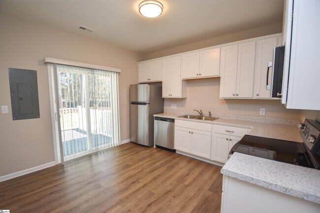 Building Photo - 105 Cunningham Rd