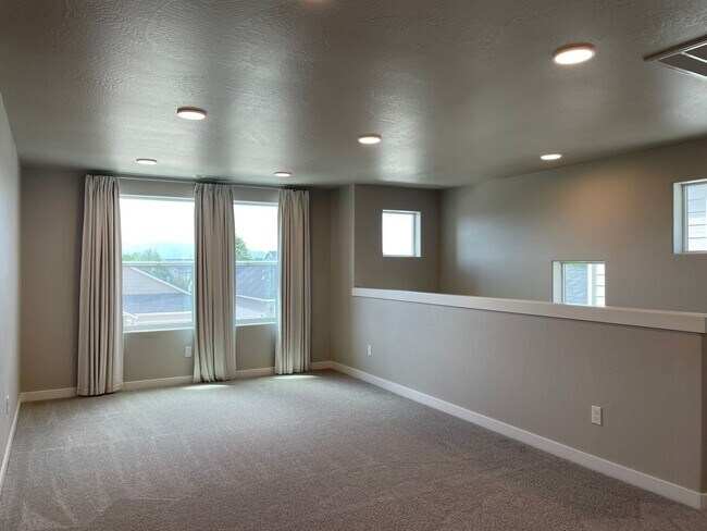 Building Photo - 1131 Rutherford Dr
