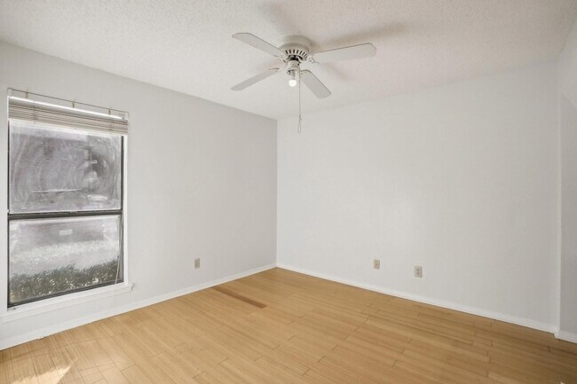 Building Photo - 1301 Memory Ln