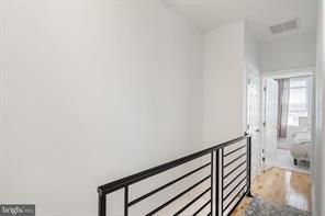 Building Photo - 153 E Allen St