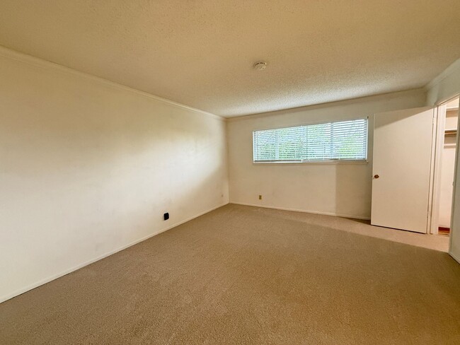 Building Photo - Single Story Home in Quiet Neigbhorhood Ne...