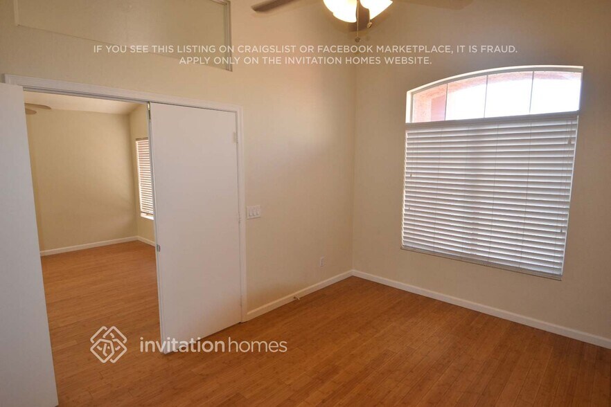 Building Photo - 10886 W Loma Ln