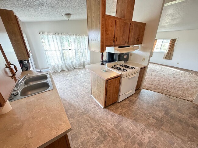 Building Photo - Secluded country home w/ 2-car garage