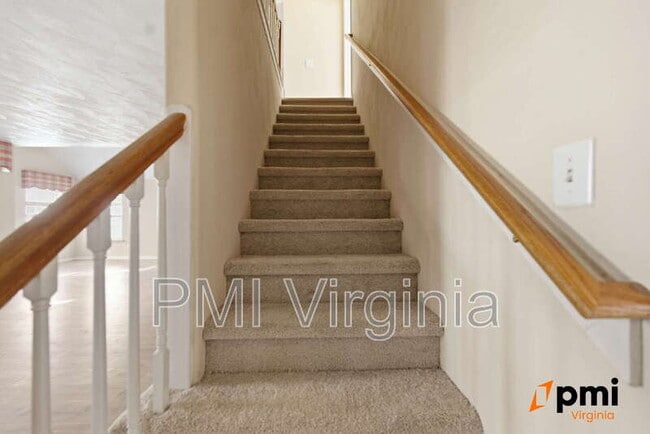 Building Photo - 1002 Nicklaus Dr