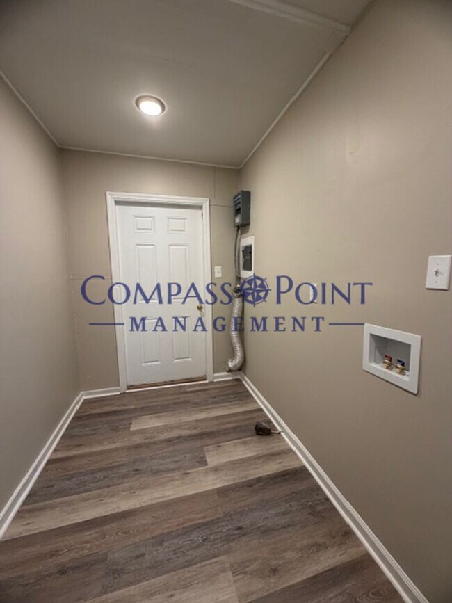 Building Photo - Newly Renovated Just For You! First Month's Rent Free!!